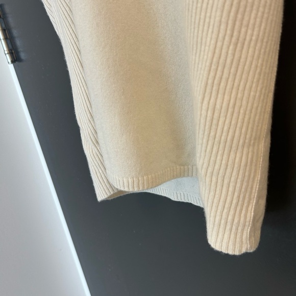 Etcetera L cashmere/wool blend Cream Sleeveless mock neck in new condition - Picture 4 of 9